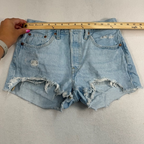 Levis 501 Cut Off Jean Shorts Womens Size 28 Light Blue Mid Rise Button Fly - Picture 6 of 10
